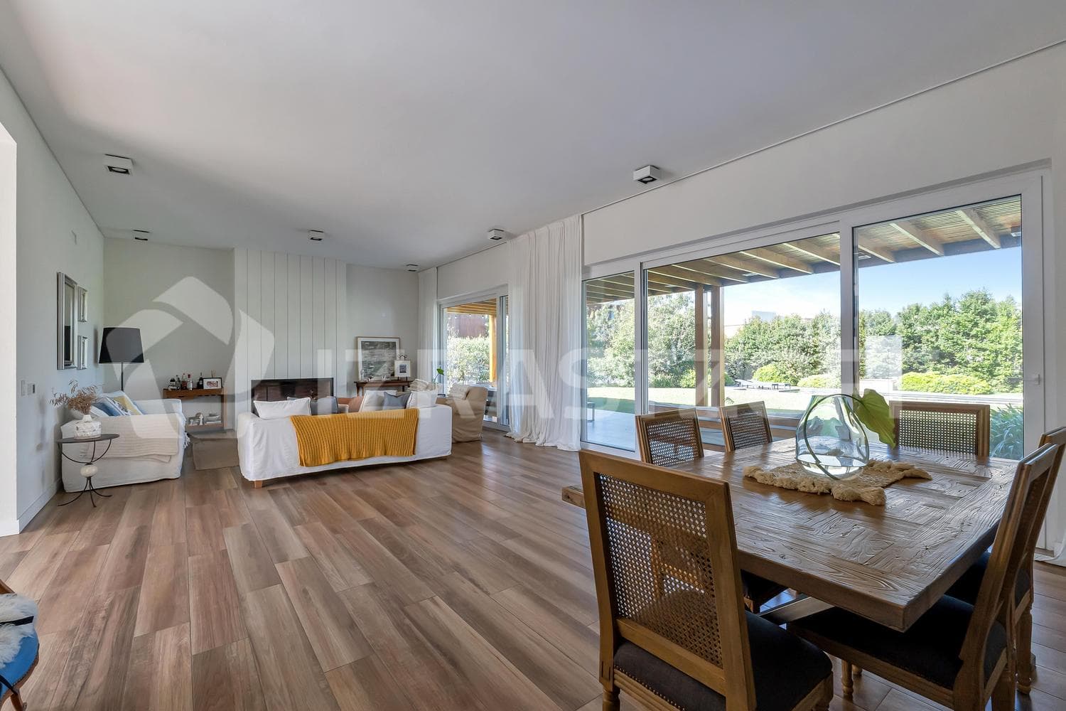 House for sale in Albanueva, 4 bedrooms, in impeccable condition, corner lot