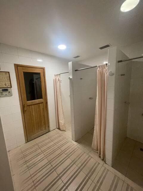 3-Room Furnished Apartment for Rent with Optional Parking Space in Madero Plaza