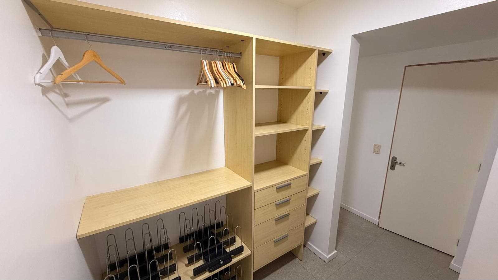 3-Room Furnished Apartment for Rent with Optional Parking Space in Madero Plaza