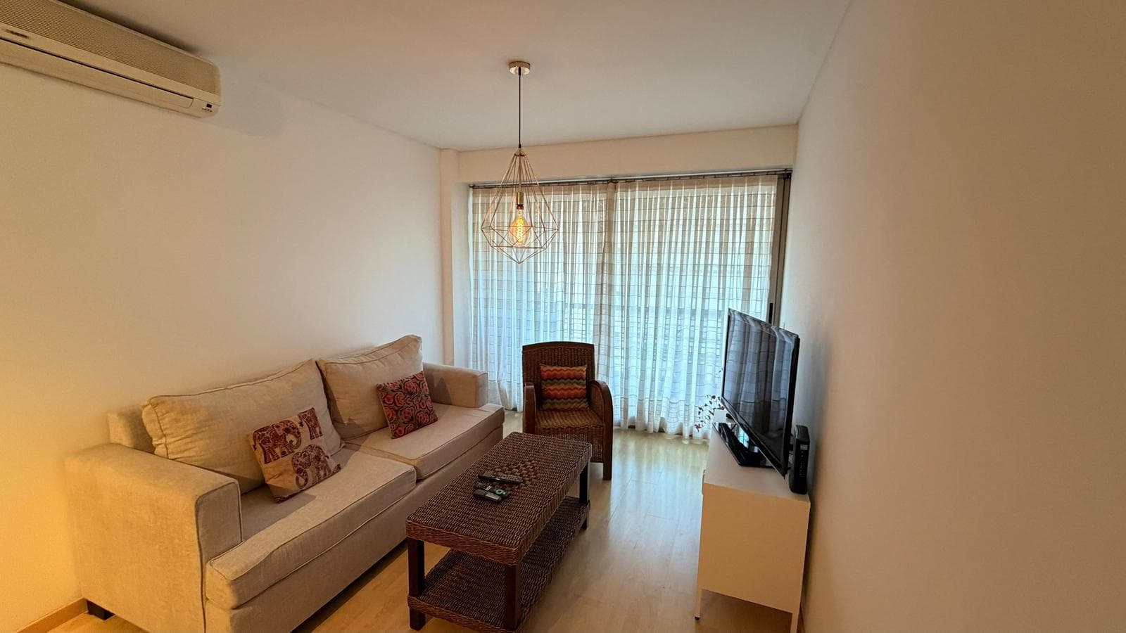 3-Room Furnished Apartment for Rent with Optional Parking Space in Madero Plaza