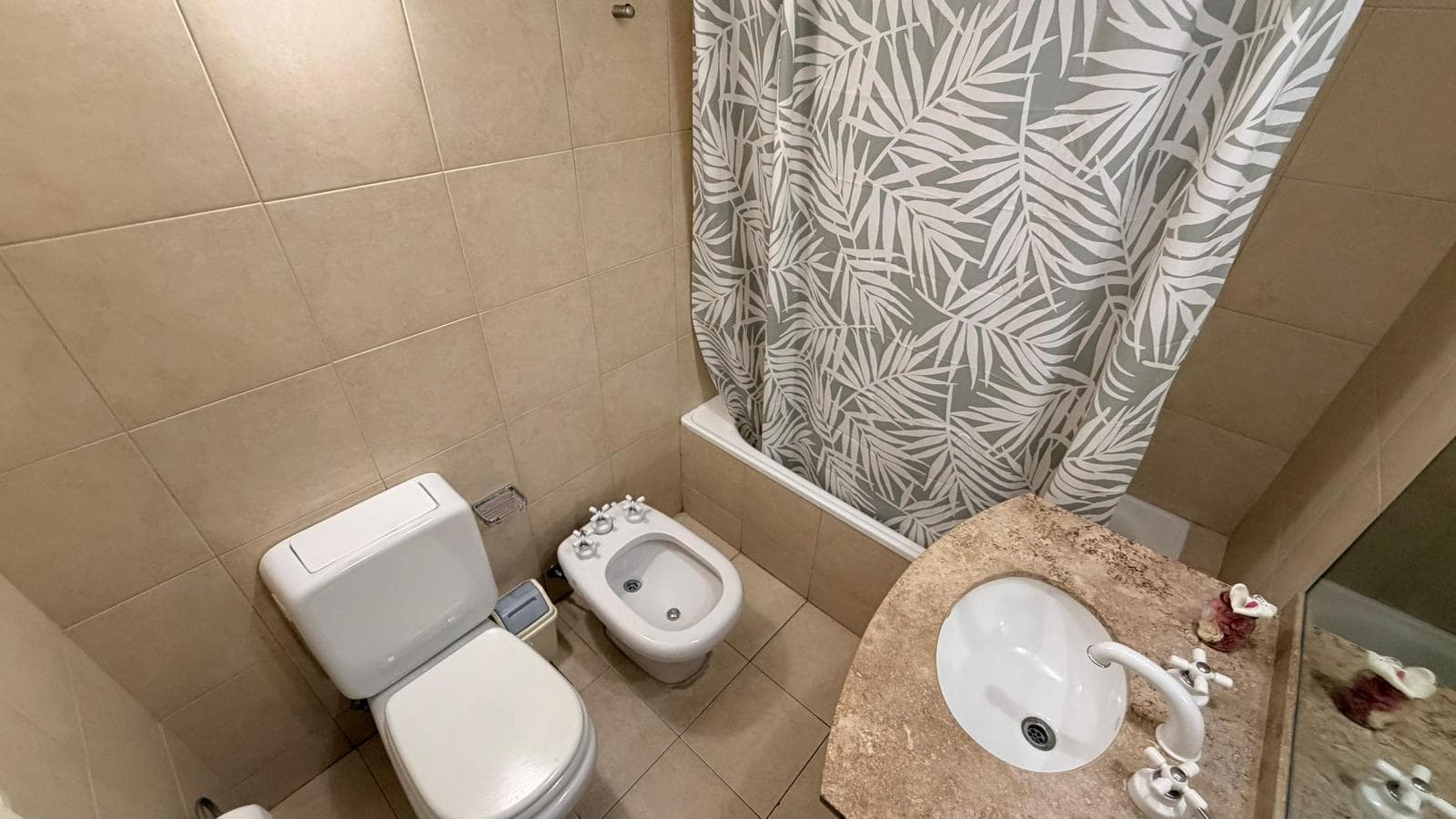 3-Room Furnished Apartment for Rent with Optional Parking Space in Madero Plaza
