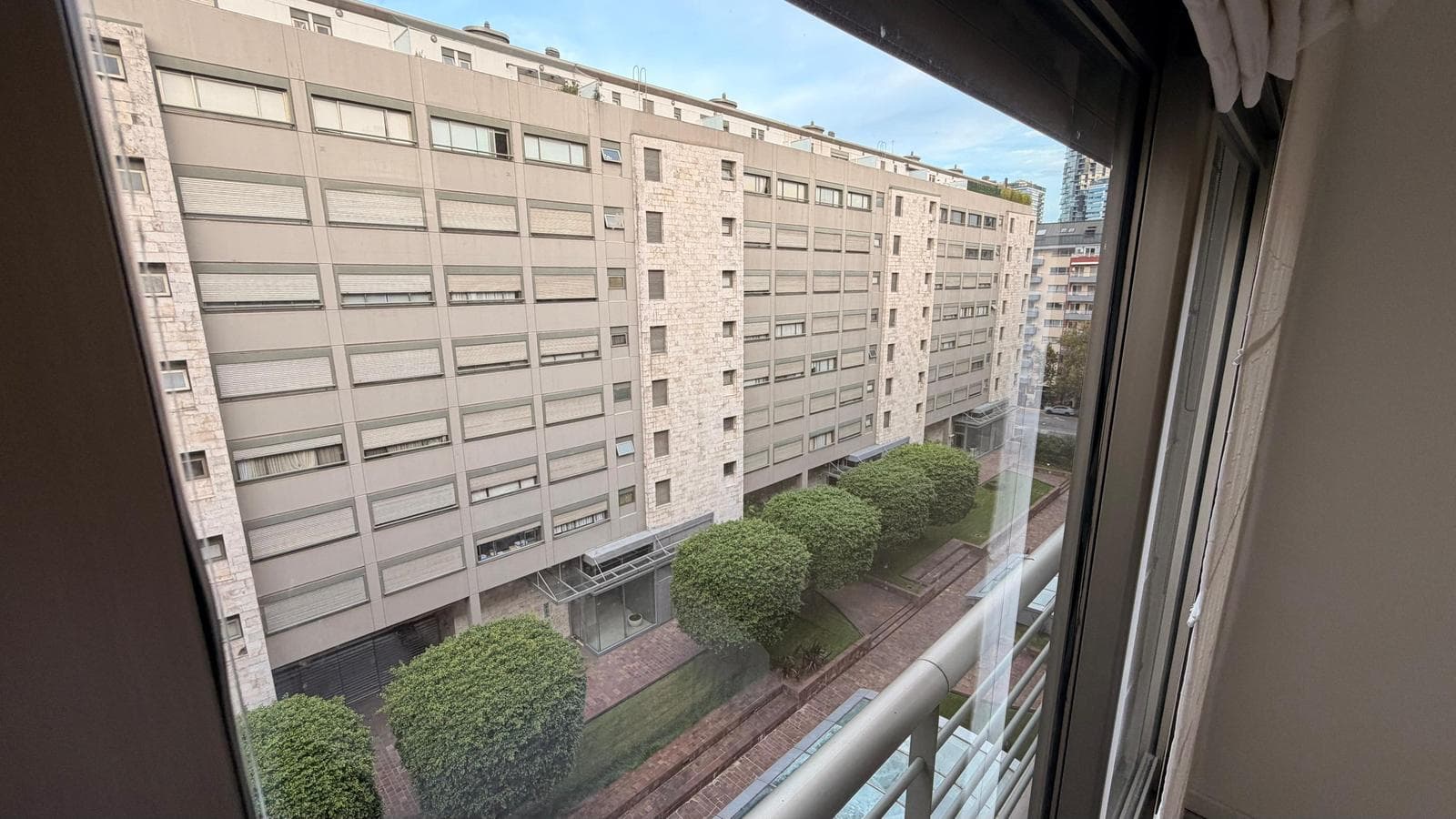 3-Room Furnished Apartment for Rent with Optional Parking Space in Madero Plaza