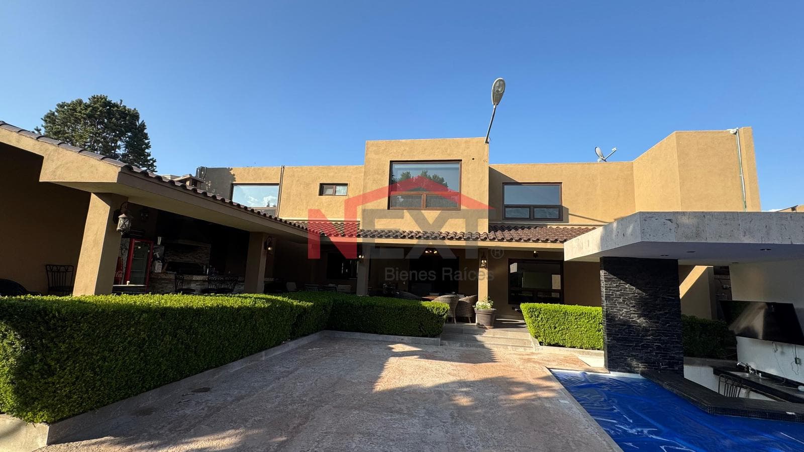 House for Sale in Loma Blanca, Saltillo | 920 m² Lot | 648.50 m² Floor Area | Pool | Solar Panels