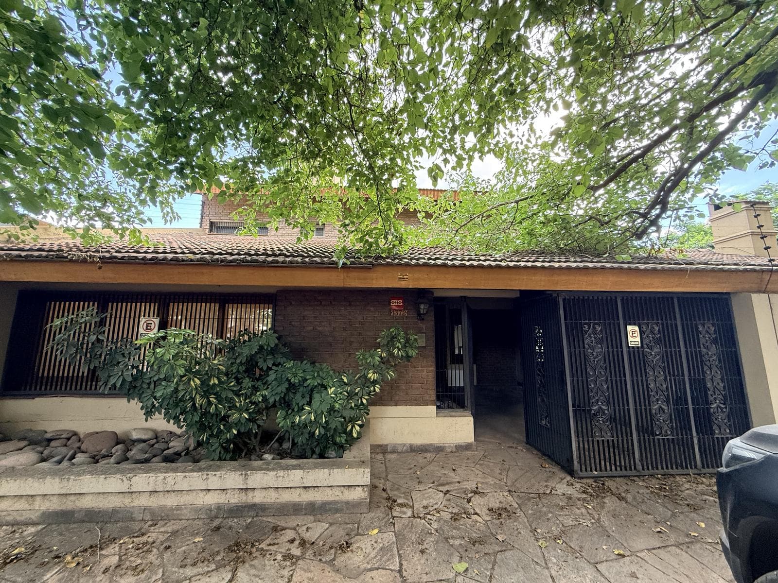 House in the Arizu Neighborhood, Godoy Cruz, Mendoza