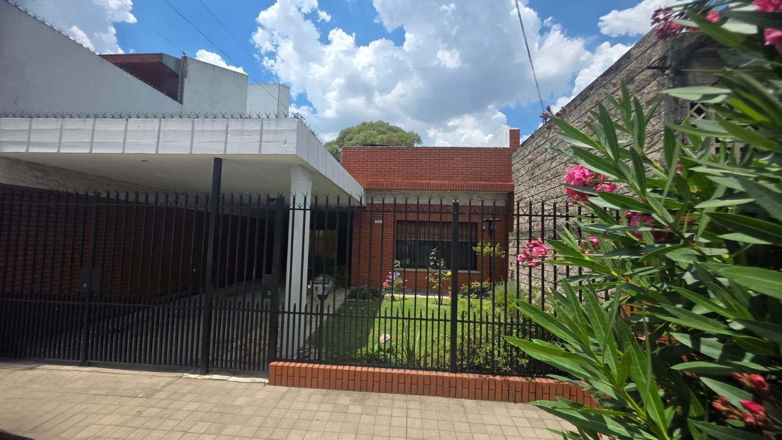 House for Sale in Remedios de Escalada
