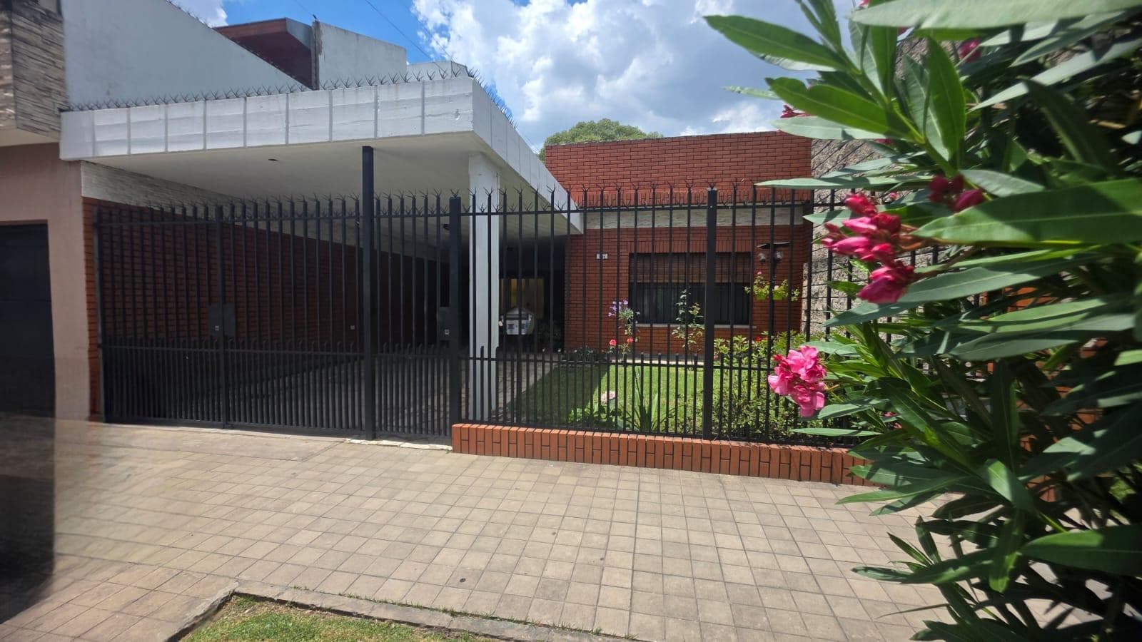 House for Sale in Remedios de Escalada