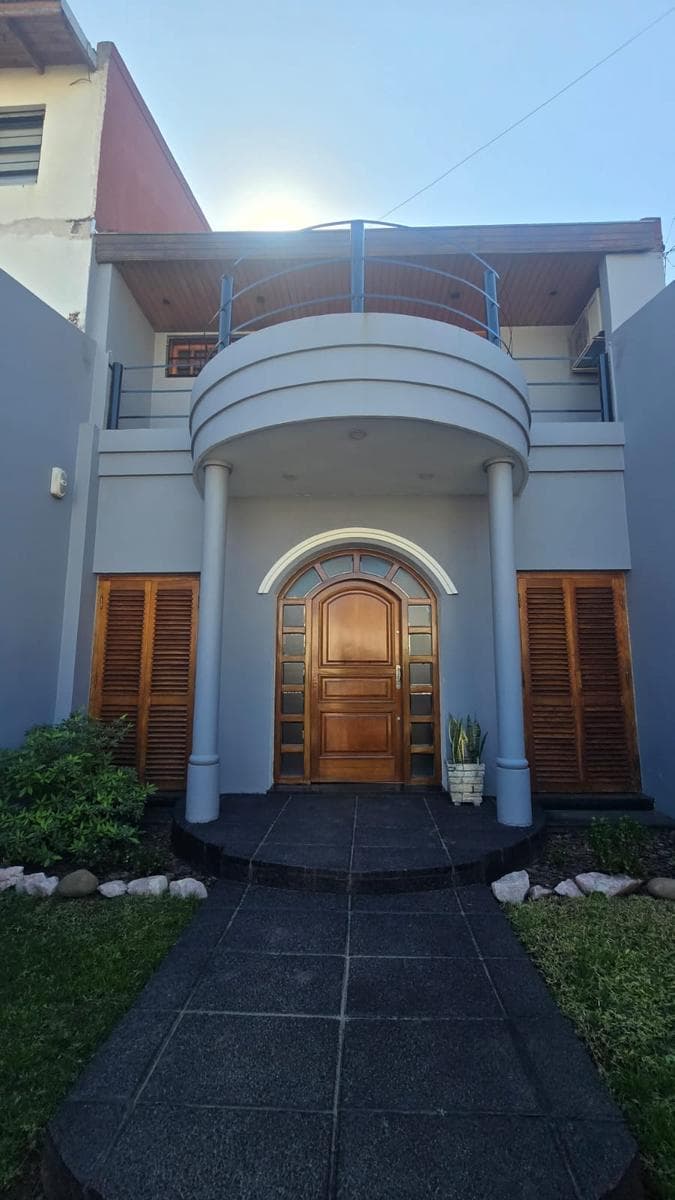 Casa 4 ambientes en Lanús Oeste venta