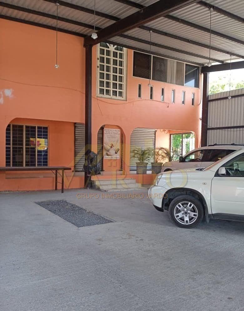 House with Commercial Space and Warehouse for Sale - Live and Start a Business in Downtown Cadereyta