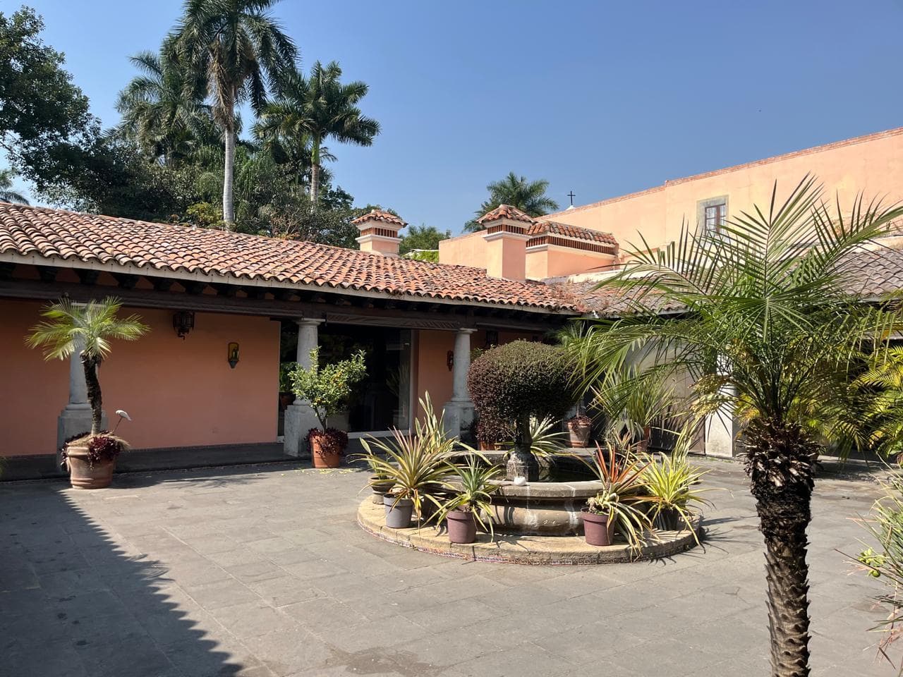 HOUSE FOR SALE, HACIENDA-STYLE, DOWNTOWN CUERNAVACA