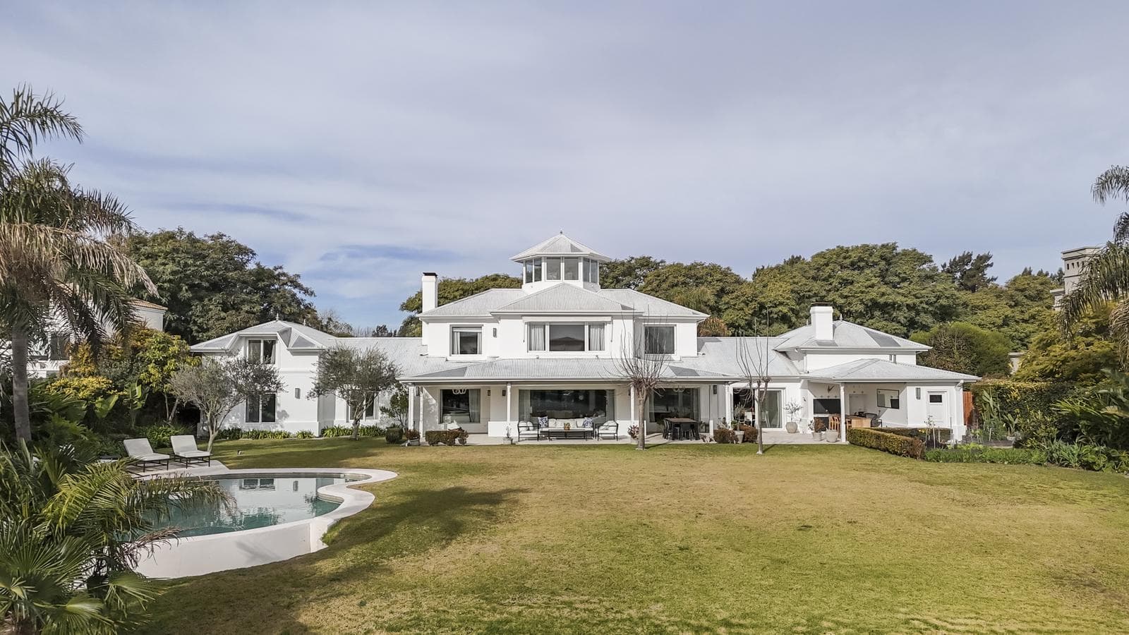 THE ONLY HOUSE WITH A DOUBLE LOT ON THE WATER FOR SALE IN SANTA BARBARA!