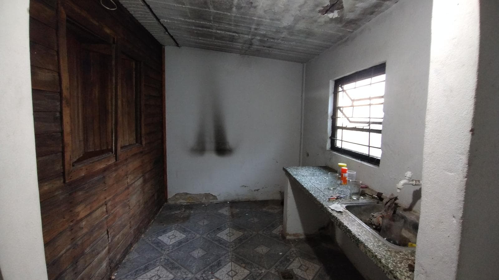 FOR SALE: LOT WITH HOUSE IN NEED OF RENOVATION IN HUDSON
