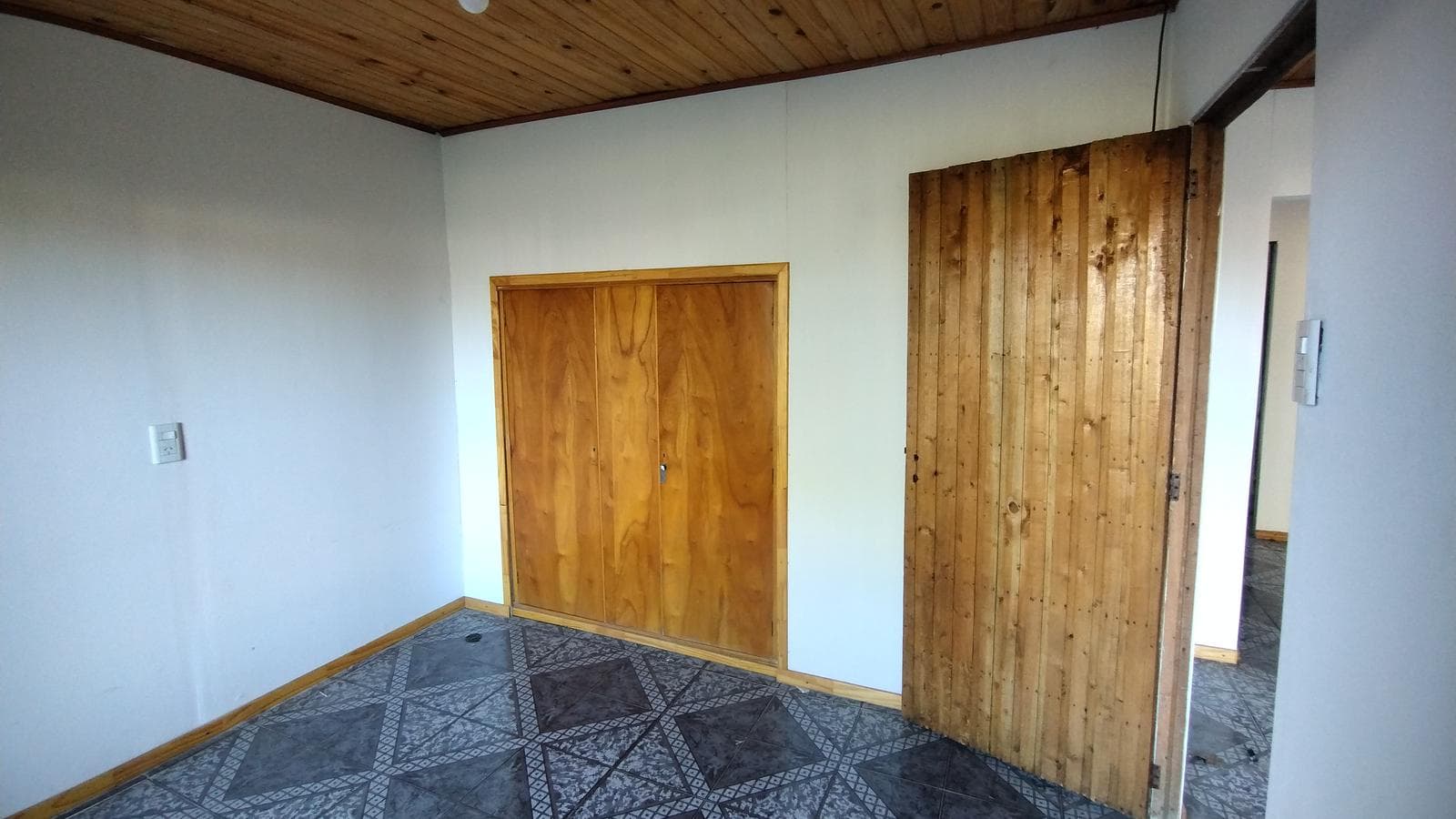 FOR SALE: LOT WITH HOUSE IN NEED OF RENOVATION IN HUDSON