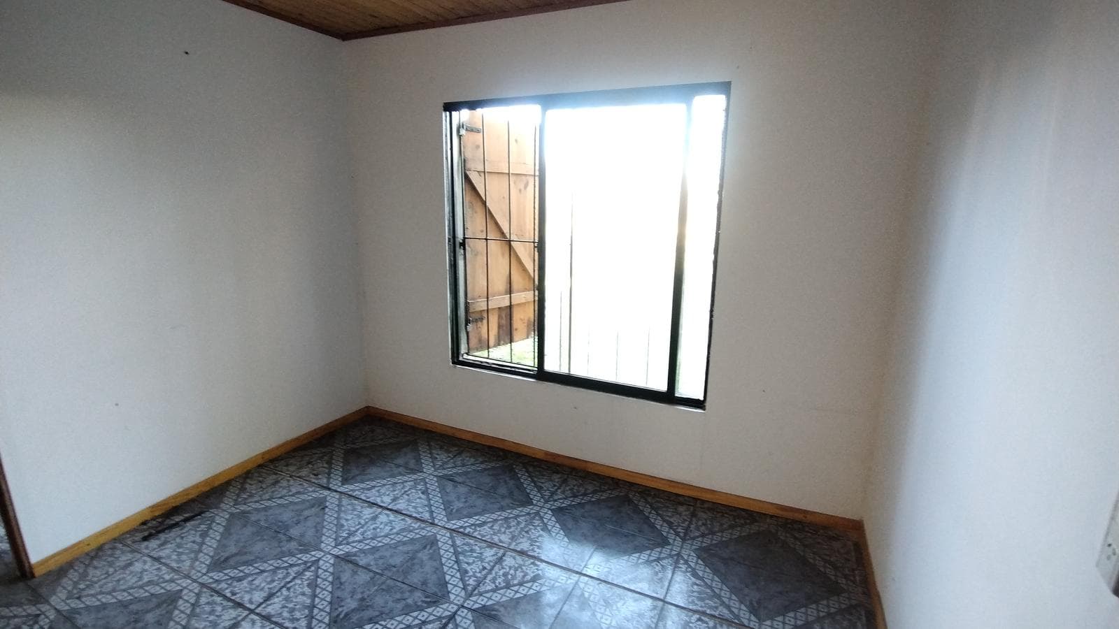 FOR SALE: LOT WITH HOUSE IN NEED OF RENOVATION IN HUDSON