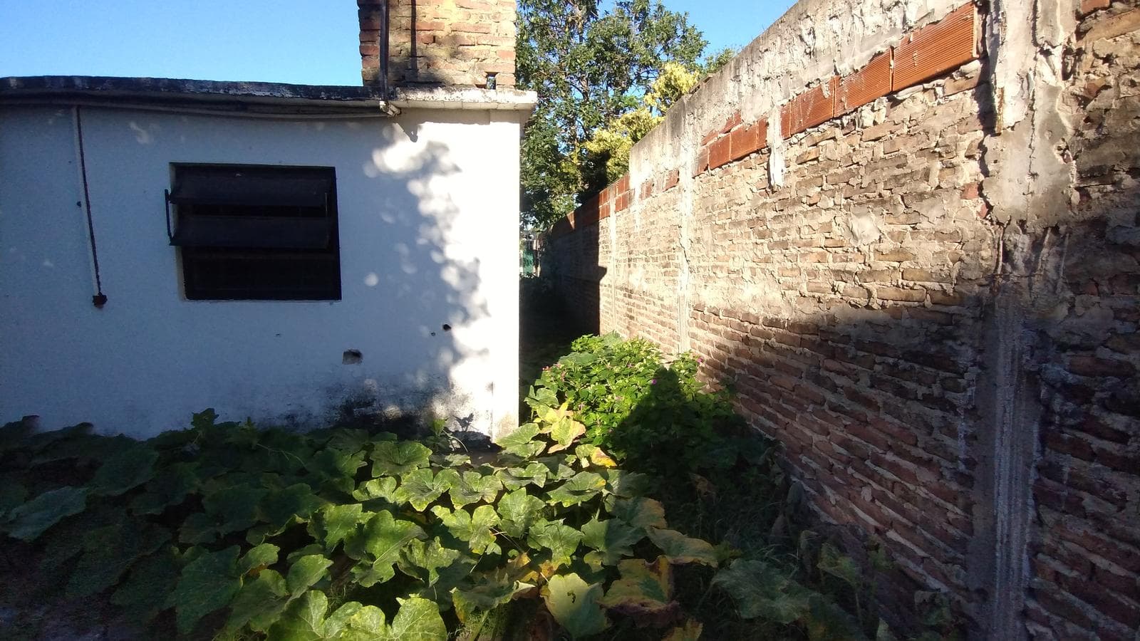 FOR SALE: LOT WITH HOUSE IN NEED OF RENOVATION IN HUDSON