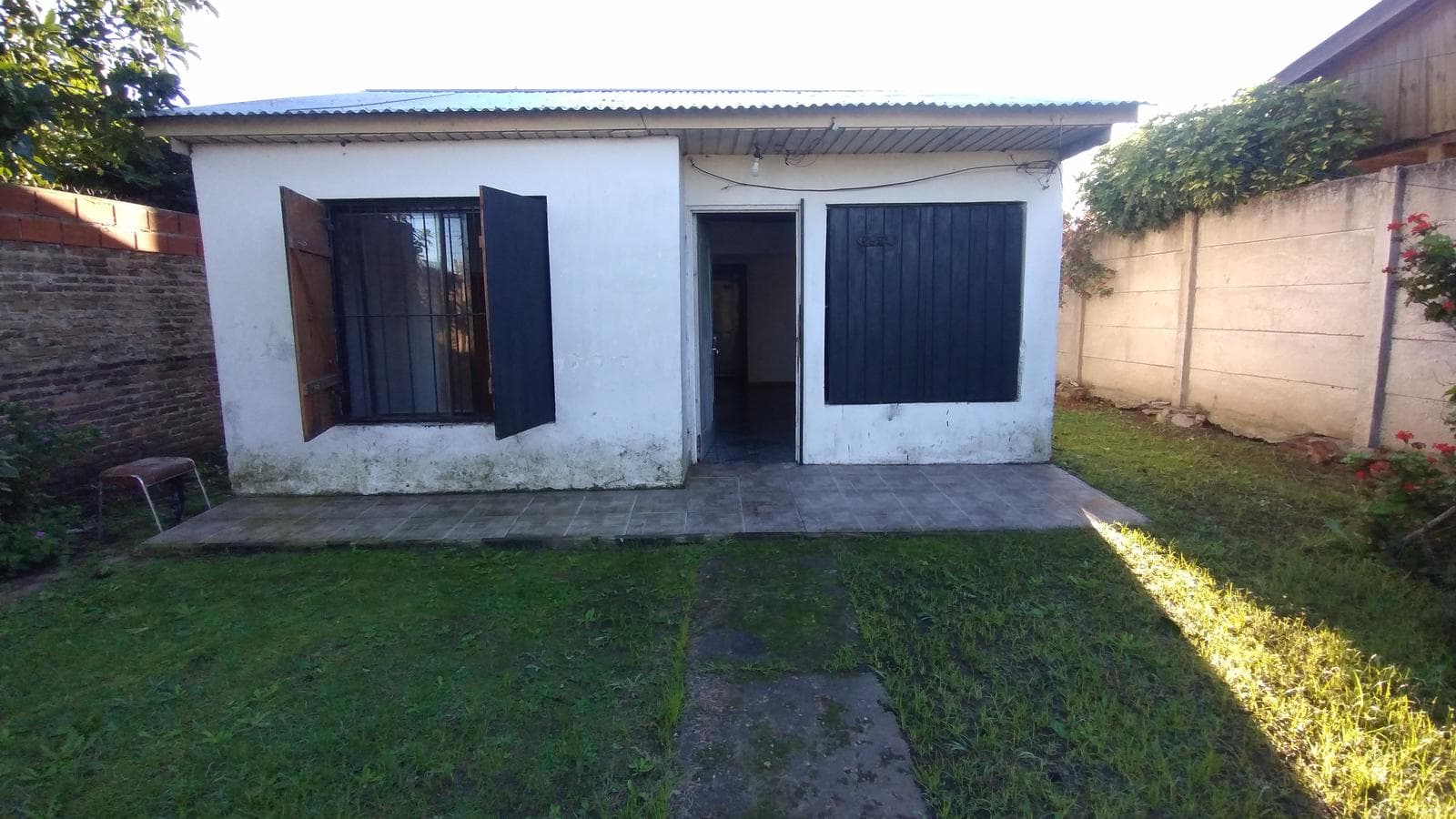 FOR SALE: LOT WITH HOUSE IN NEED OF RENOVATION IN HUDSON
