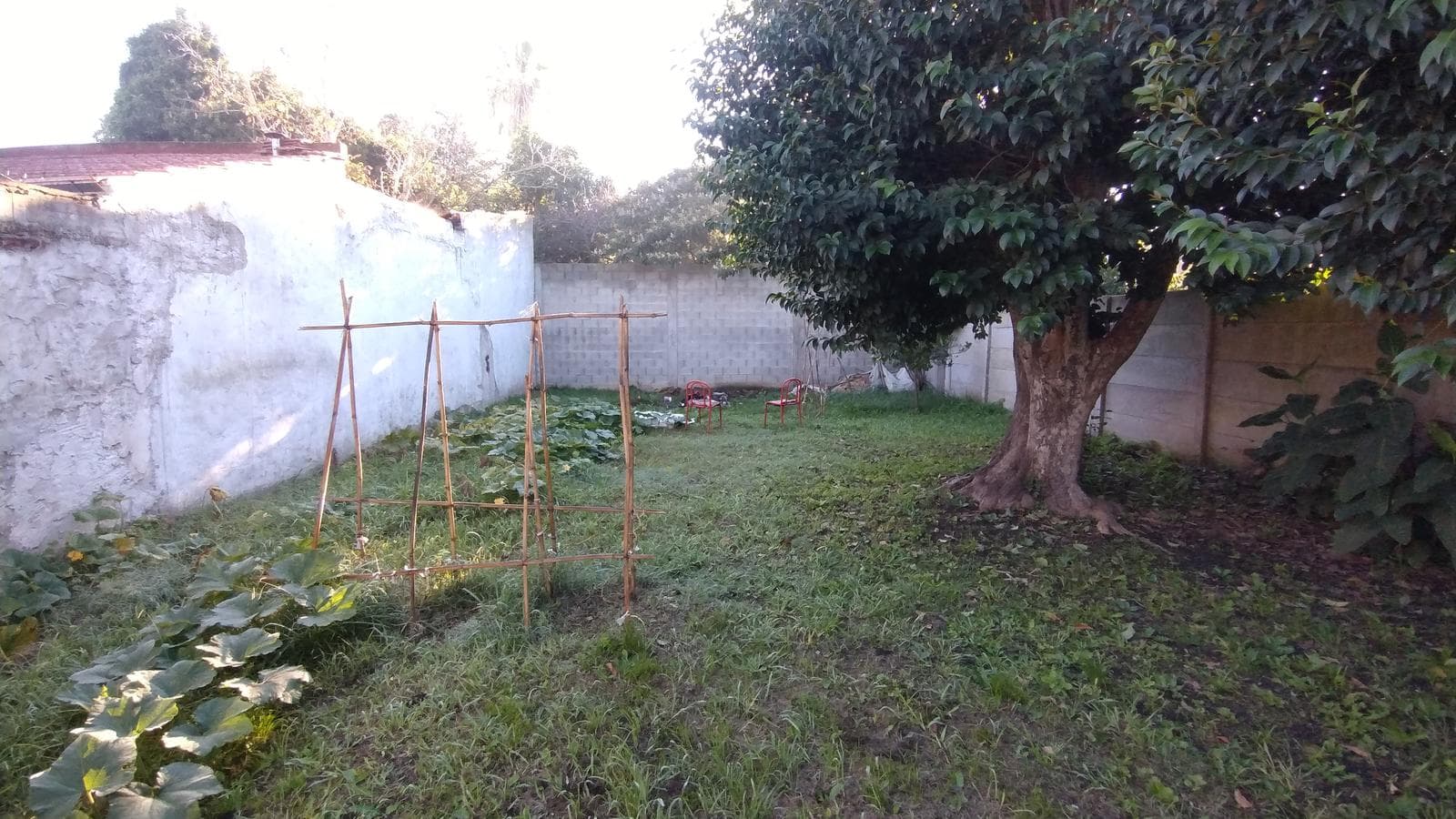 FOR SALE: LOT WITH HOUSE IN NEED OF RENOVATION IN HUDSON