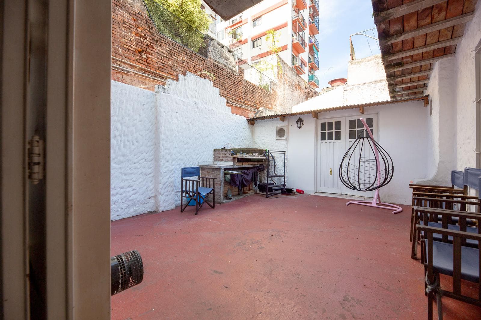 PH in a Building, 2 Apartments + Commercial Space