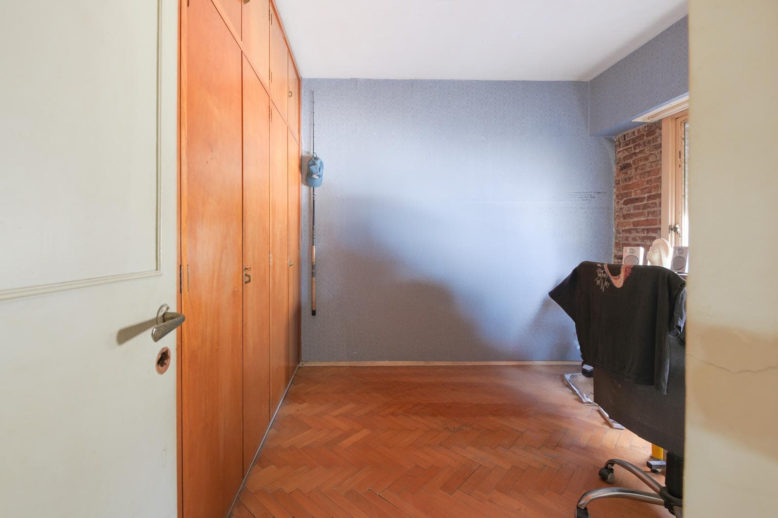 PH in a Building, 2 Apartments + Commercial Space