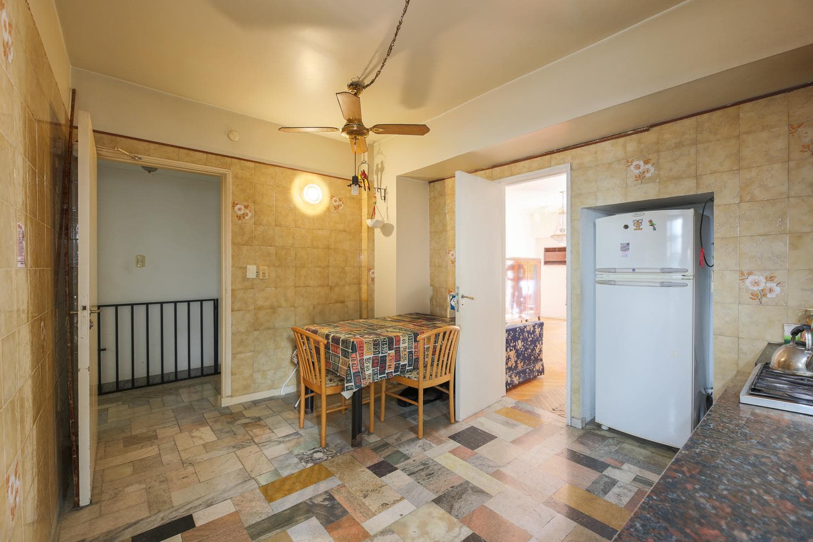 PH in a Building, 2 Apartments + Commercial Space