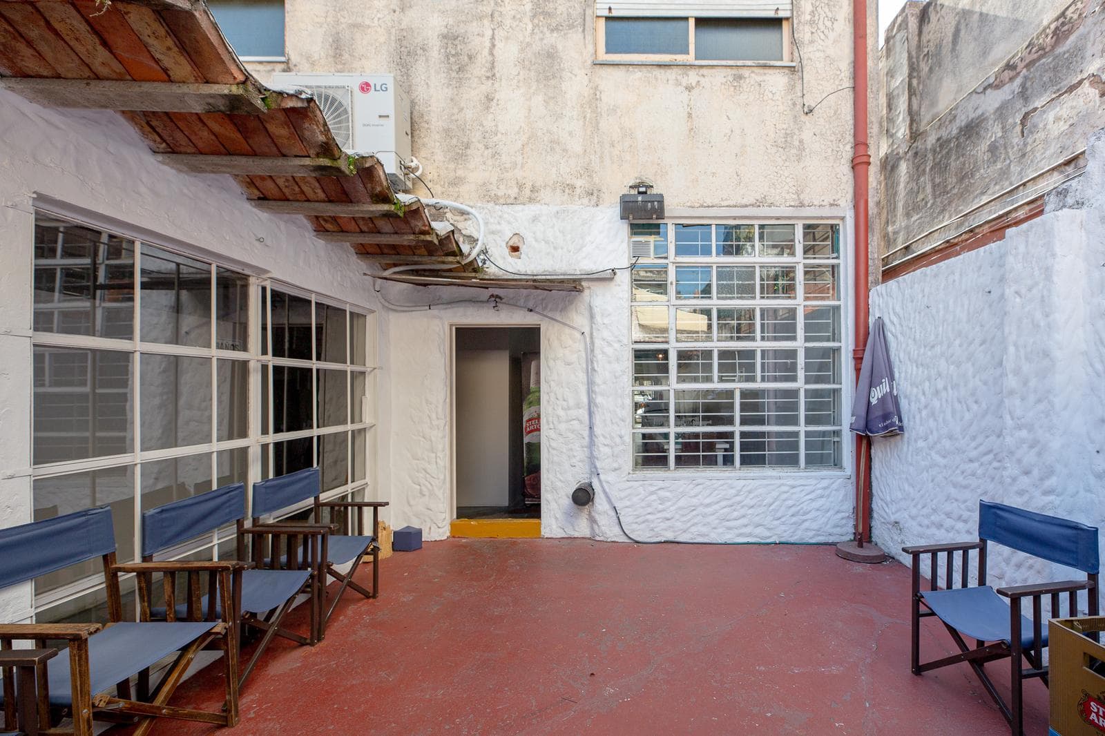 PH in a Building, 2 Apartments + Commercial Space