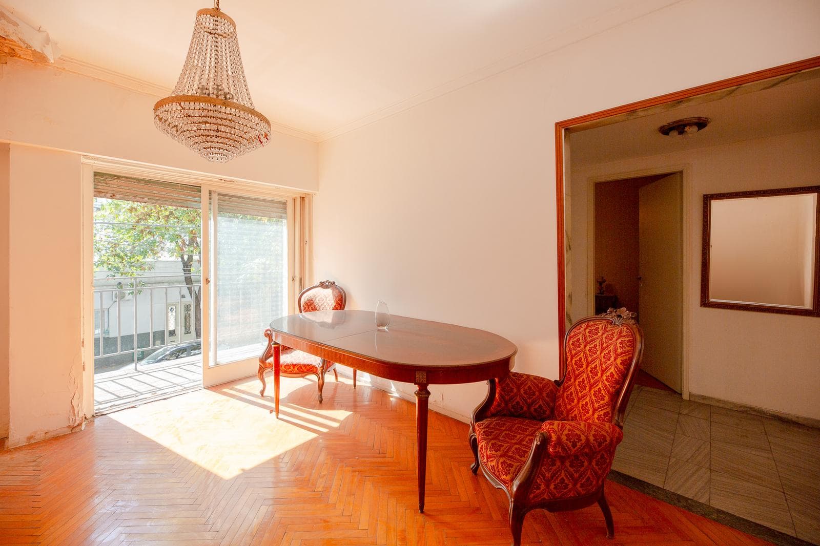 PH in a Building, 2 Apartments + Commercial Space