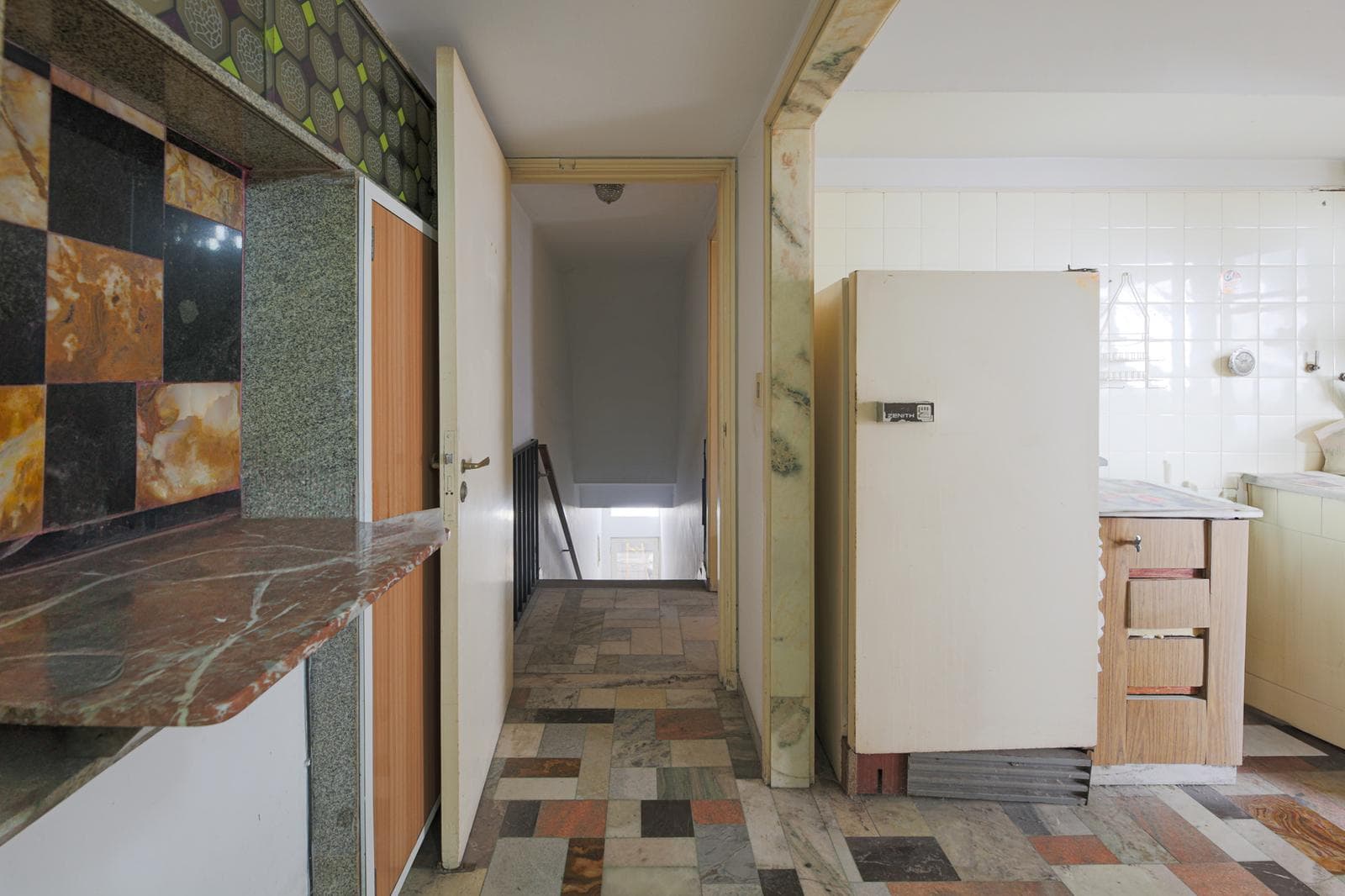 PH in a Building, 2 Apartments + Commercial Space