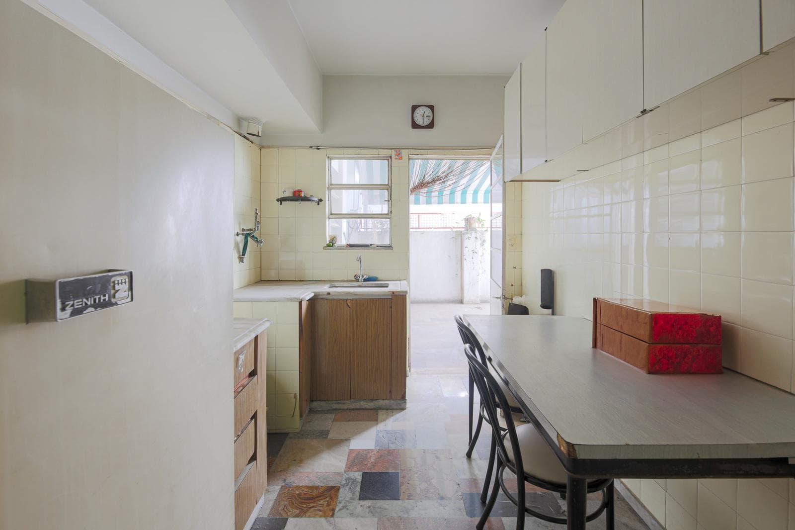 PH in a Building, 2 Apartments + Commercial Space