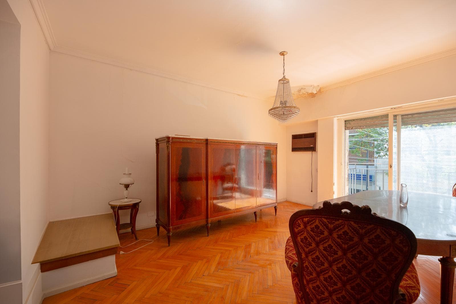 PH in a Building, 2 Apartments + Commercial Space