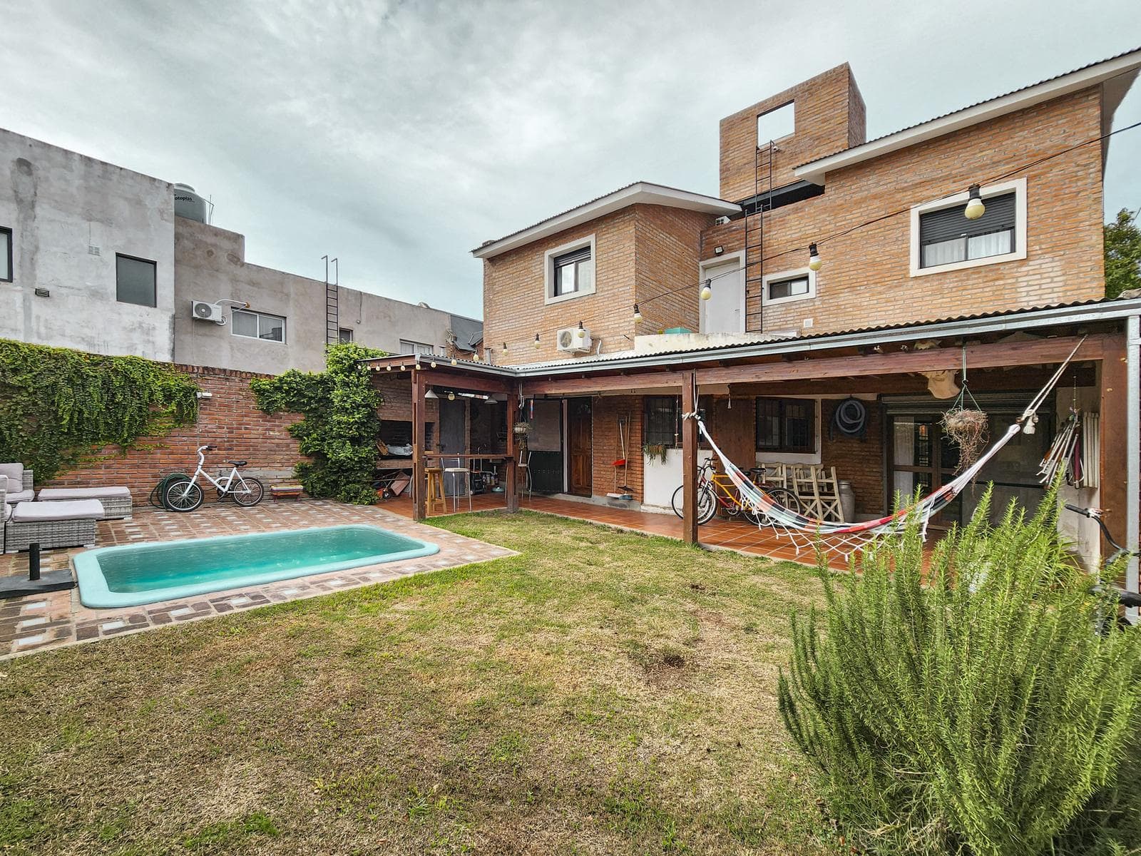 3-bedroom house with a pool, barbecue area, and garage in Fisherton