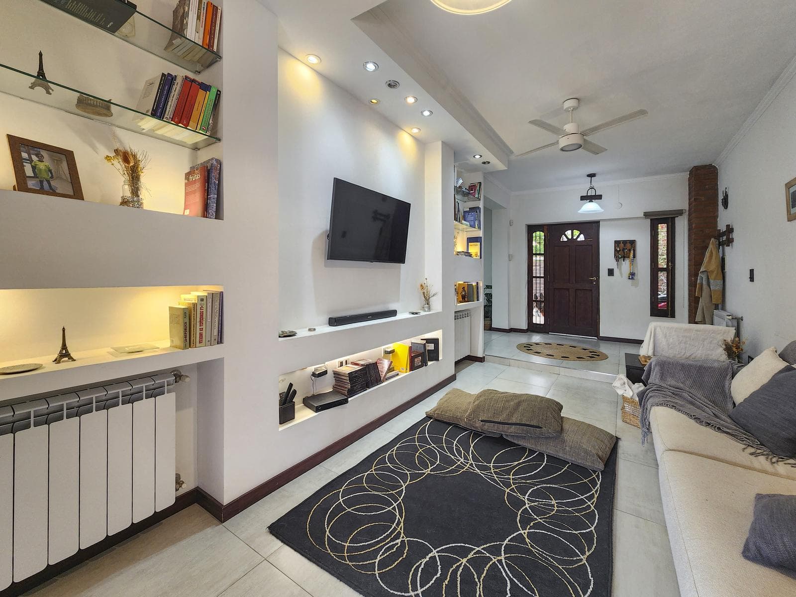 3-bedroom house with a pool, barbecue area, and garage in Fisherton