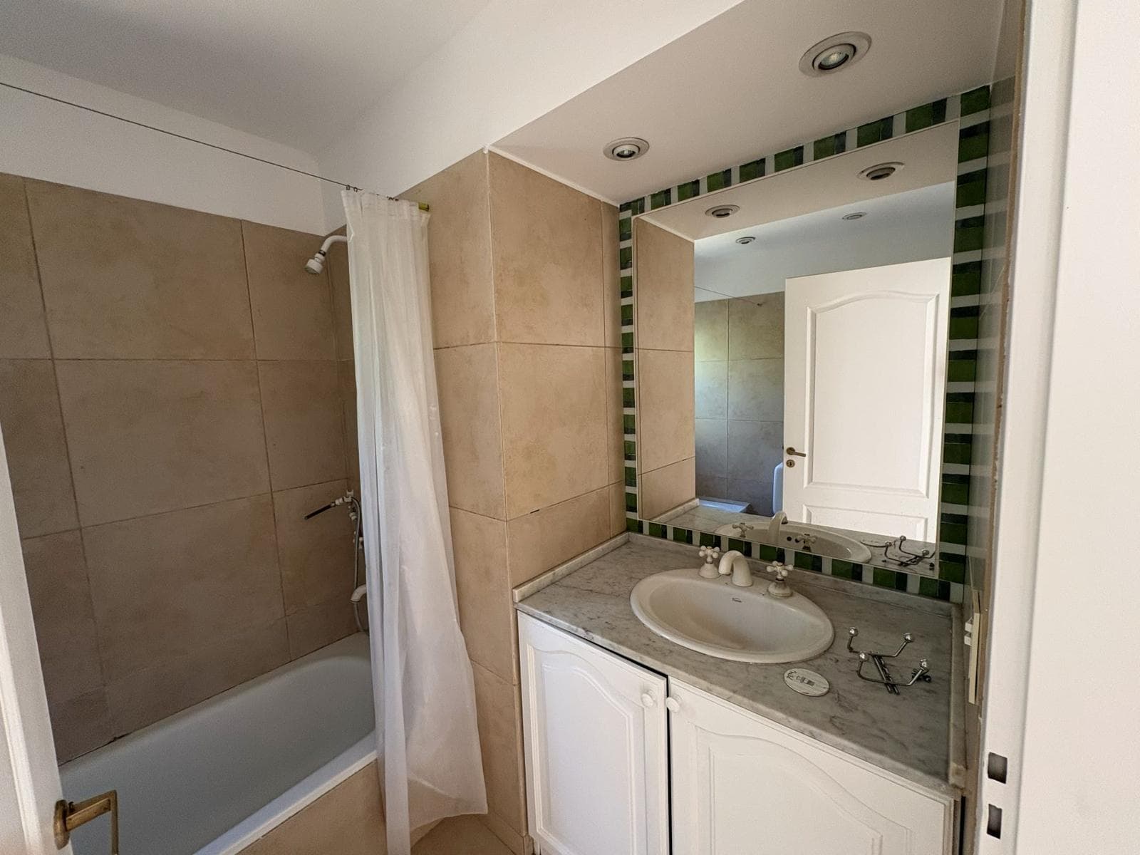 House for annual rent, 3 bedrooms, pool, La Legua neighborhood, Pilar