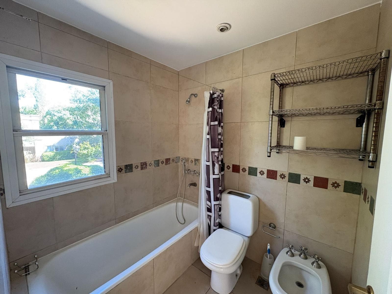 House for annual rent, 3 bedrooms, pool, La Legua neighborhood, Pilar