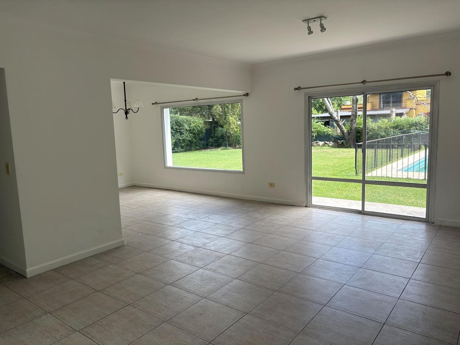 House for annual rent, 3 bedrooms, pool, La Legua neighborhood, Pilar