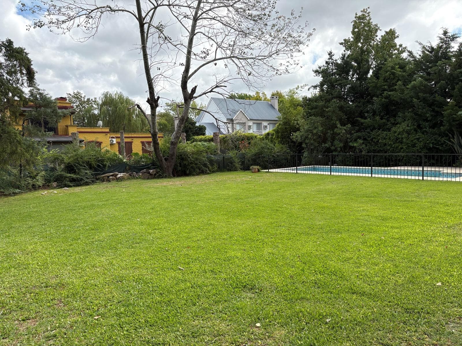 House for annual rent, 3 bedrooms, pool, La Legua neighborhood, Pilar