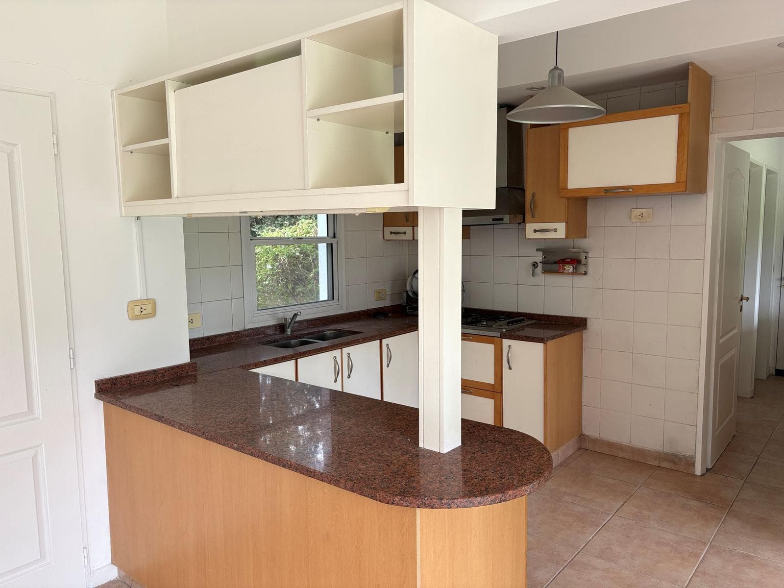 House for annual rent, 3 bedrooms, pool, La Legua neighborhood, Pilar