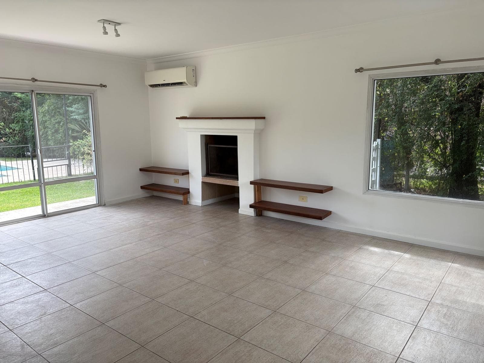 House for annual rent, 3 bedrooms, pool, La Legua neighborhood, Pilar