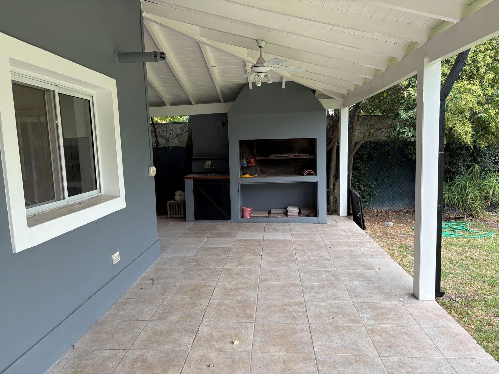 House for annual rent, 3 bedrooms, pool, La Legua neighborhood, Pilar