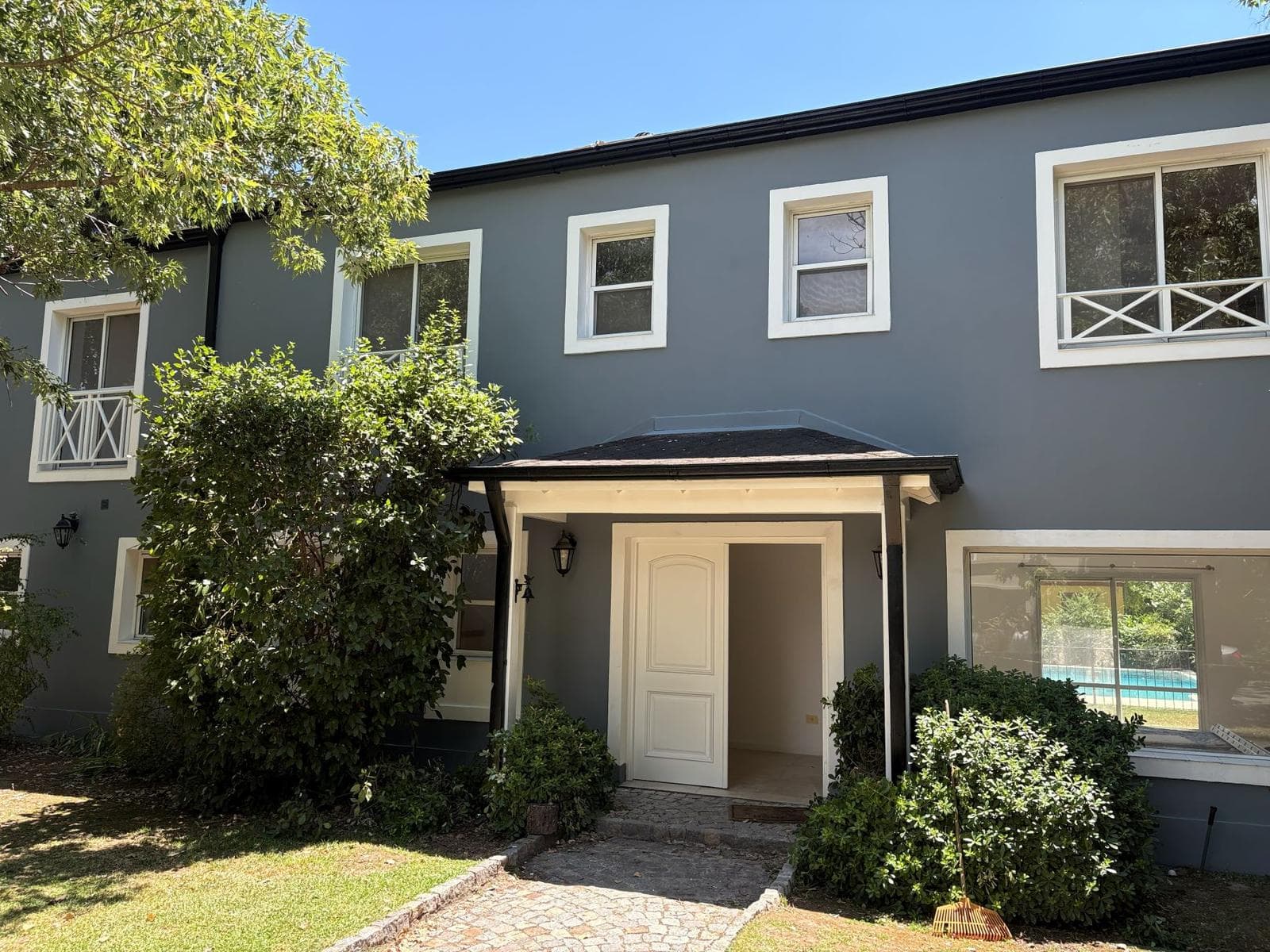 House for annual rent, 3 bedrooms, pool, La Legua neighborhood, Pilar