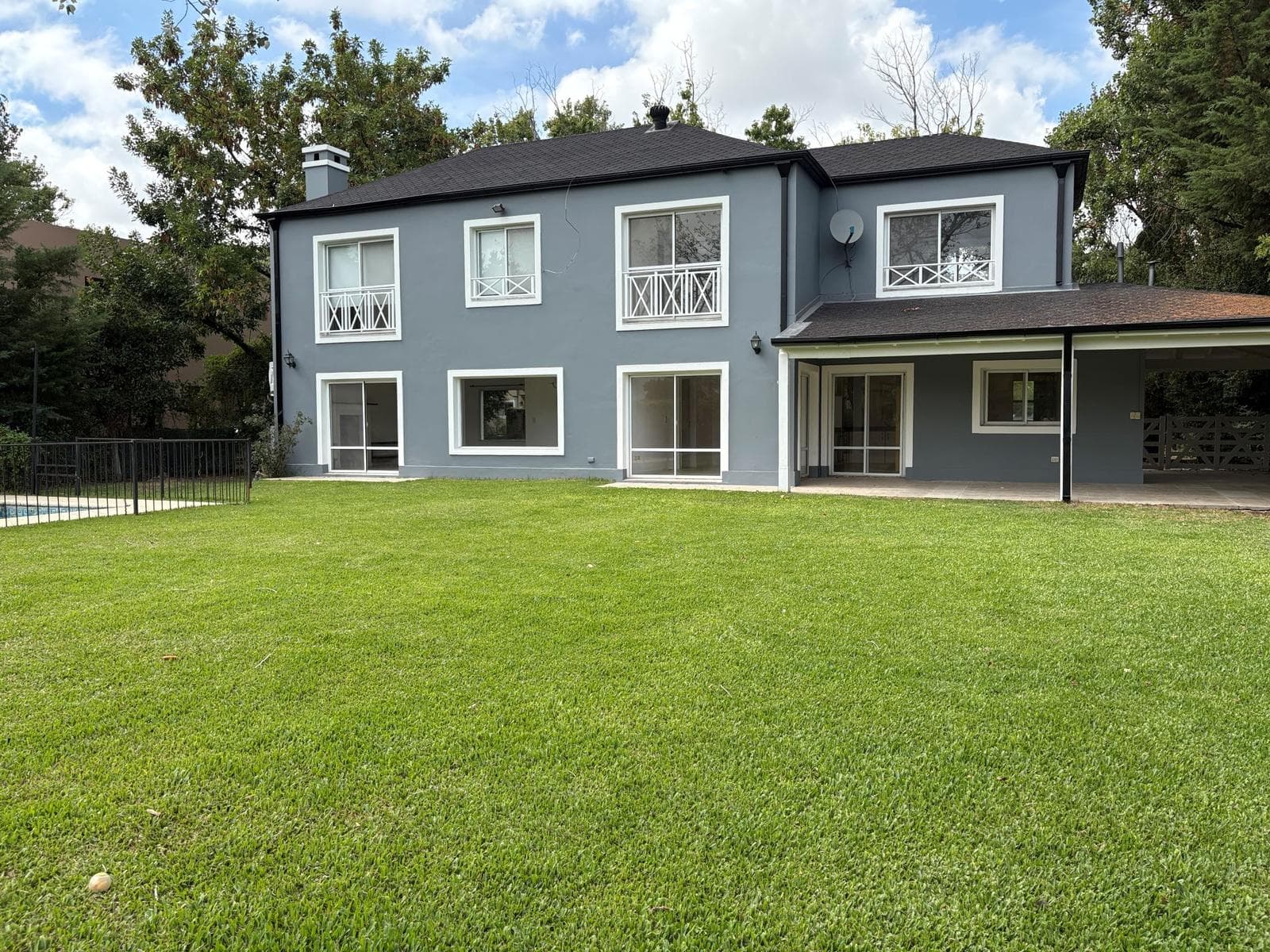House for annual rent, 3 bedrooms, pool, La Legua neighborhood, Pilar