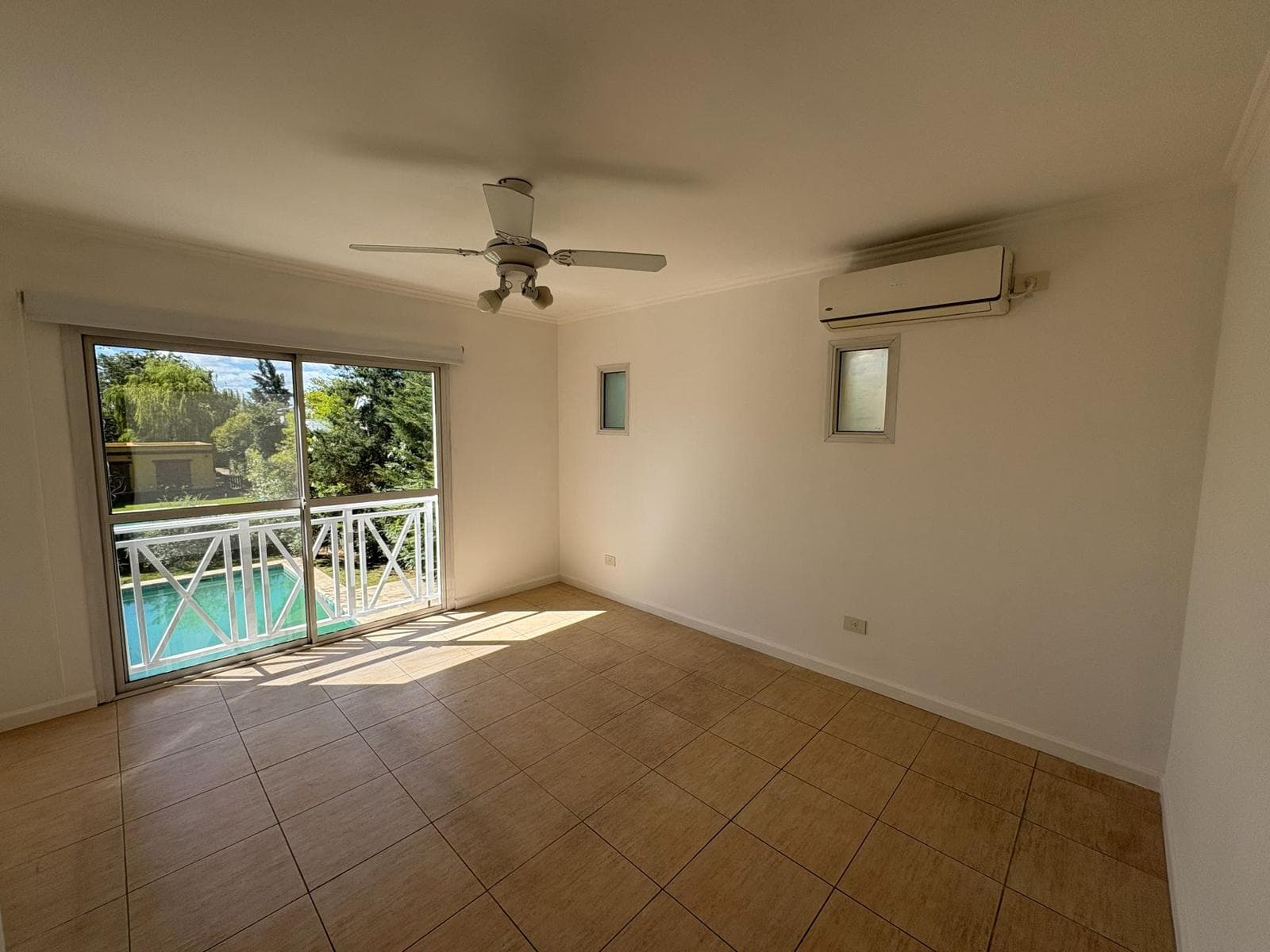 House for annual rent, 3 bedrooms, pool, La Legua neighborhood, Pilar