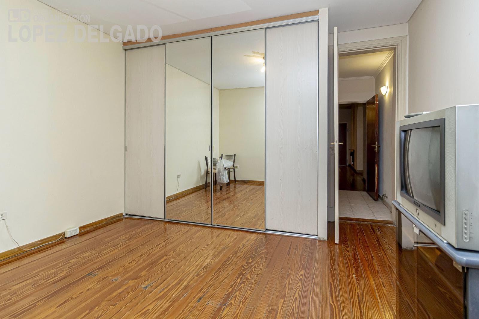 4-bedroom house with garage, backyard, and terrace in Villa del Parque