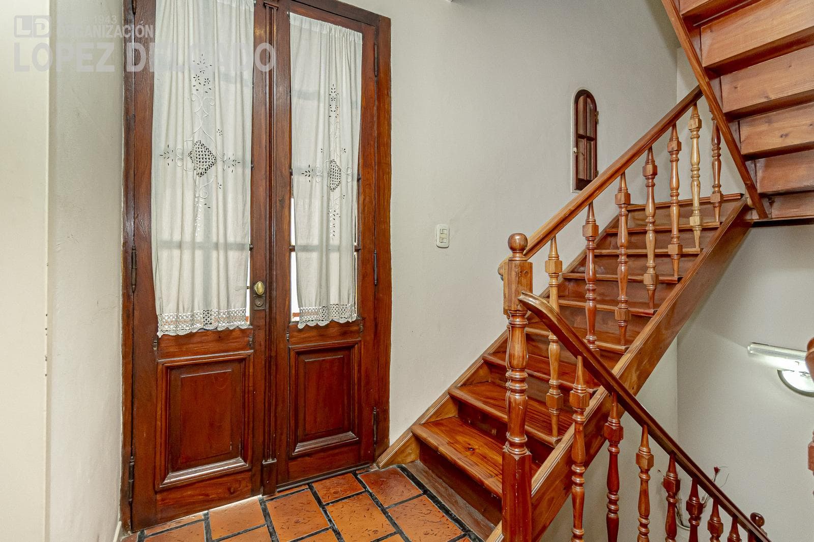 4-bedroom house with garage, backyard, and terrace in Villa del Parque