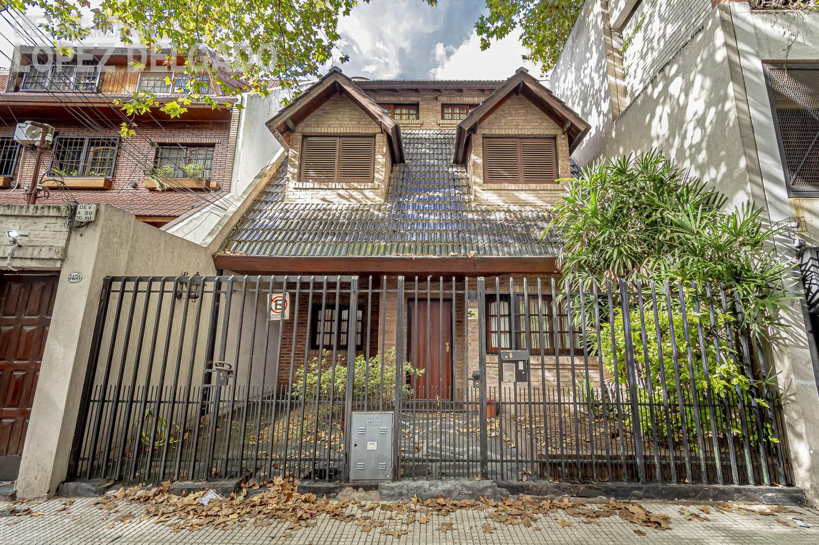4-bedroom house with garage, backyard, and terrace in Villa del Parque