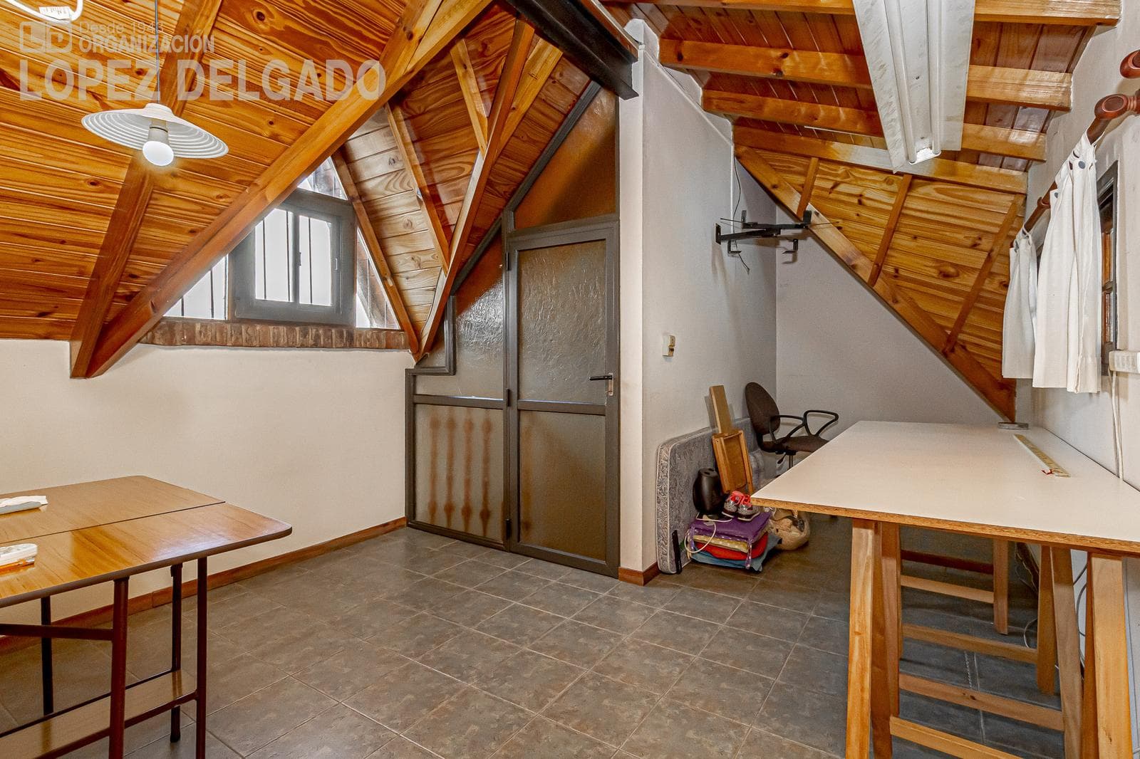 4-bedroom house with garage, backyard, and terrace in Villa del Parque