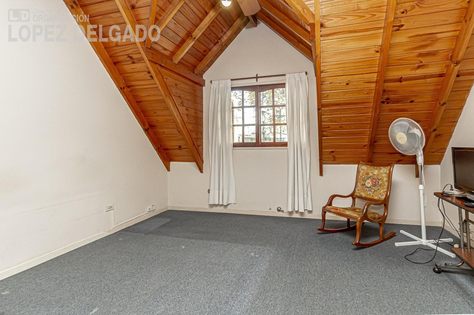 4-bedroom house with garage, backyard, and terrace in Villa del Parque