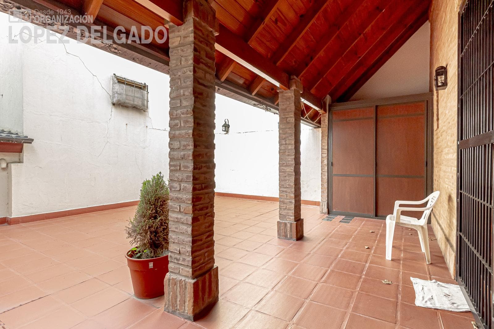 4-bedroom house with garage, backyard, and terrace in Villa del Parque