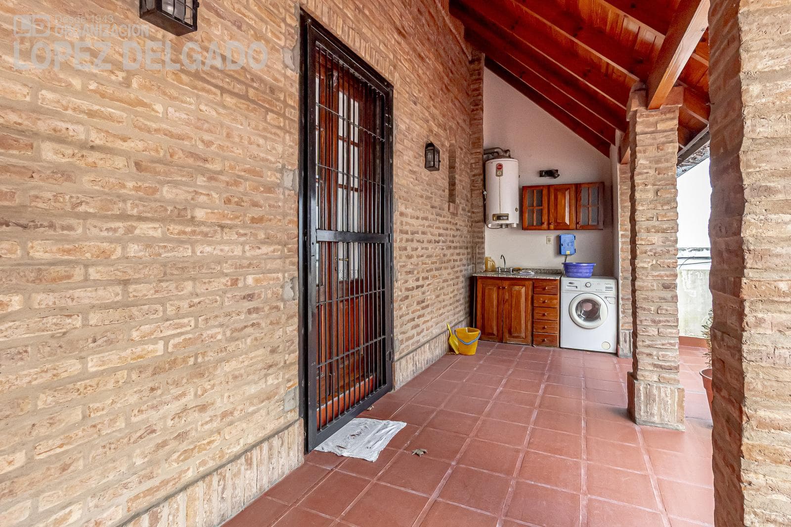 4-bedroom house with garage, backyard, and terrace in Villa del Parque