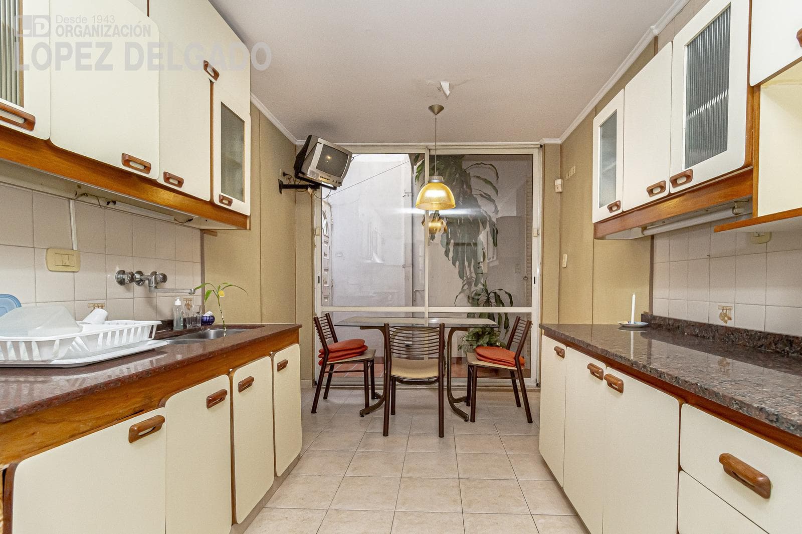 4-bedroom house with garage, backyard, and terrace in Villa del Parque