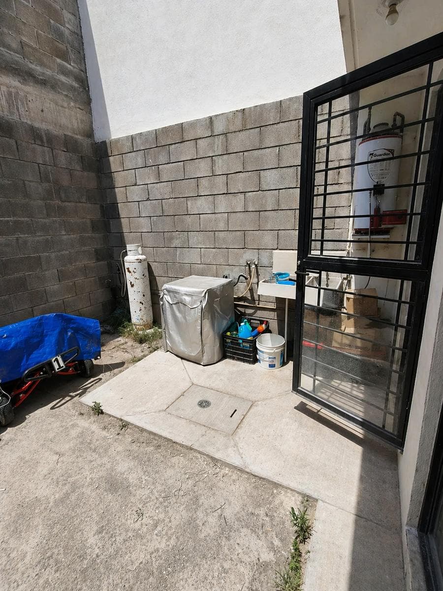 House for sale on a private street, located in Puertas de San Miguel.