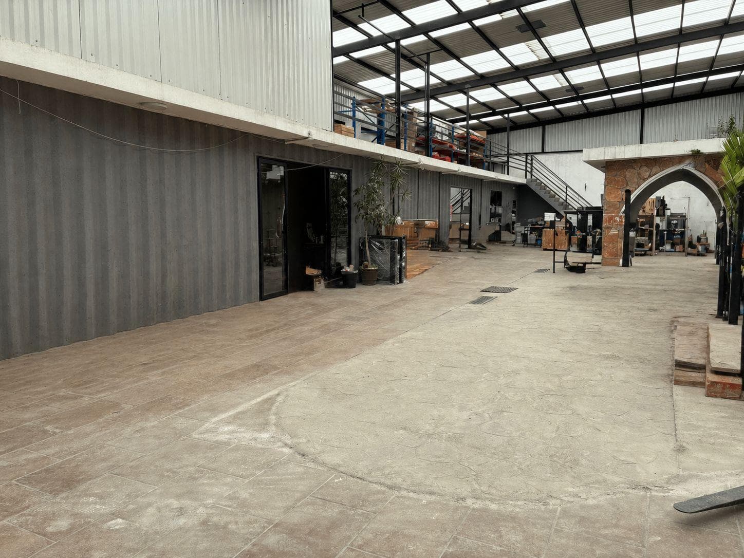WAREHOUSE FOR SALE OR RENT IN SAN MATEO, WITH QUICK ACCESS TO LAS TORRES